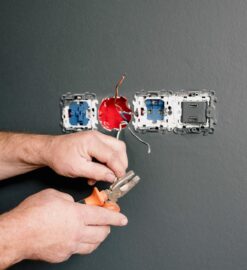 Czym powinna odznaczać się bezpieczna instalacja elektryczna?